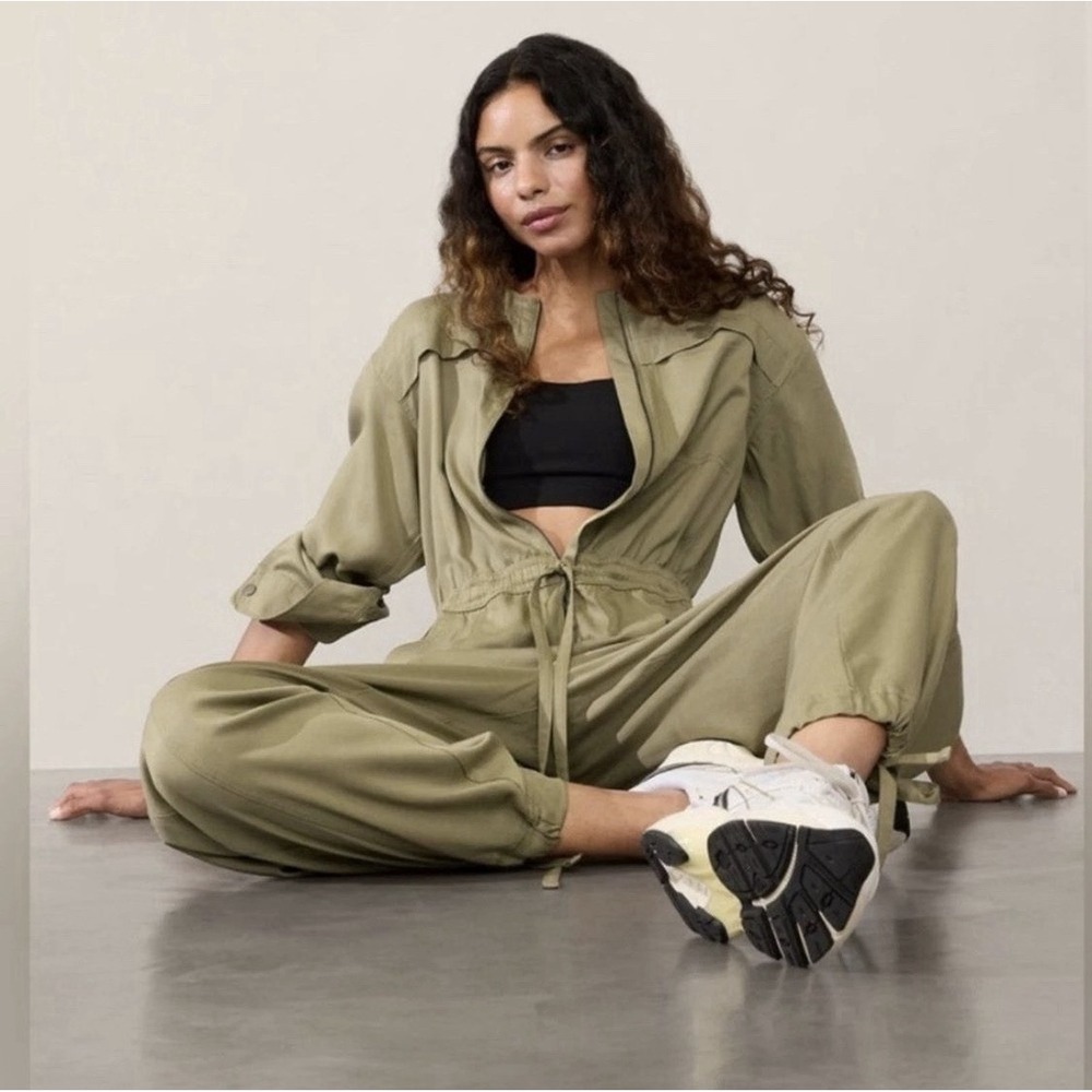 ATHLETA Celestial Utility Jumpsuit Size M Medium Green Cargo Military